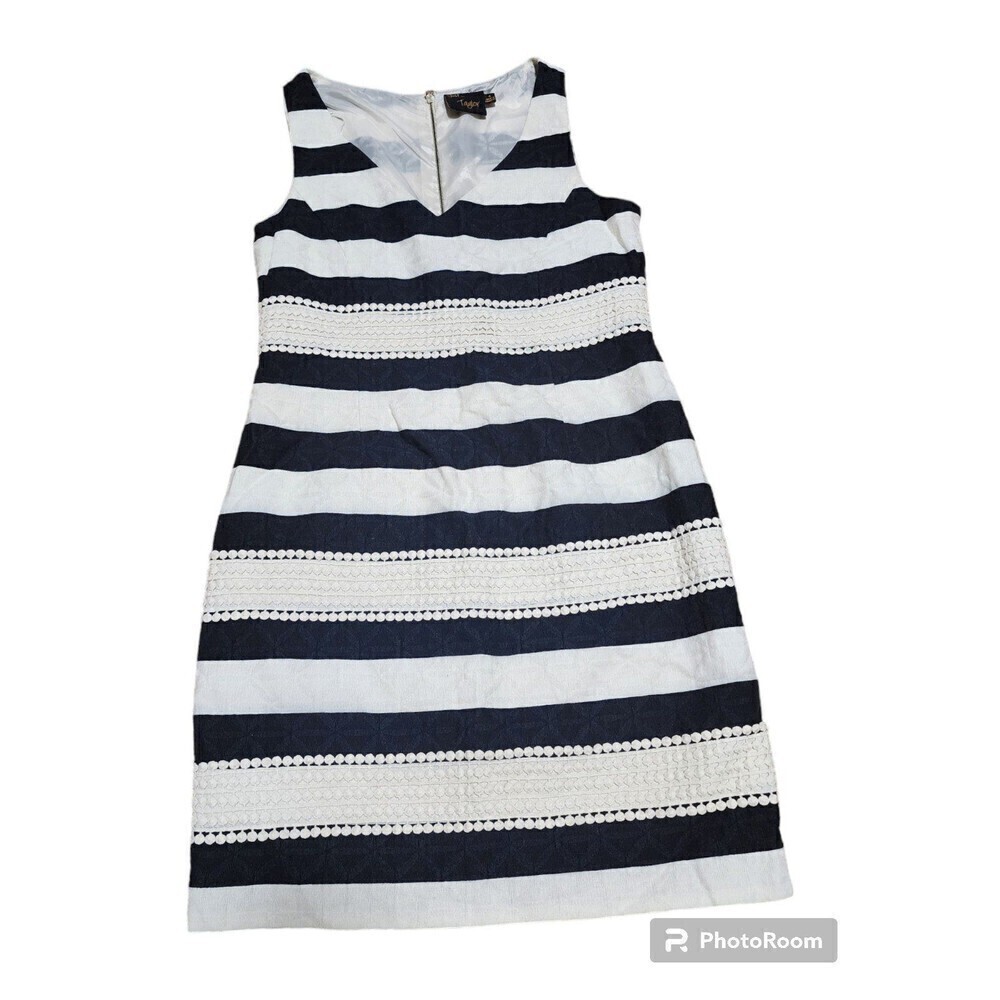 Just Taylor Just Taylorclassic And Timeless Black And Lvory Striped V-Neck 4